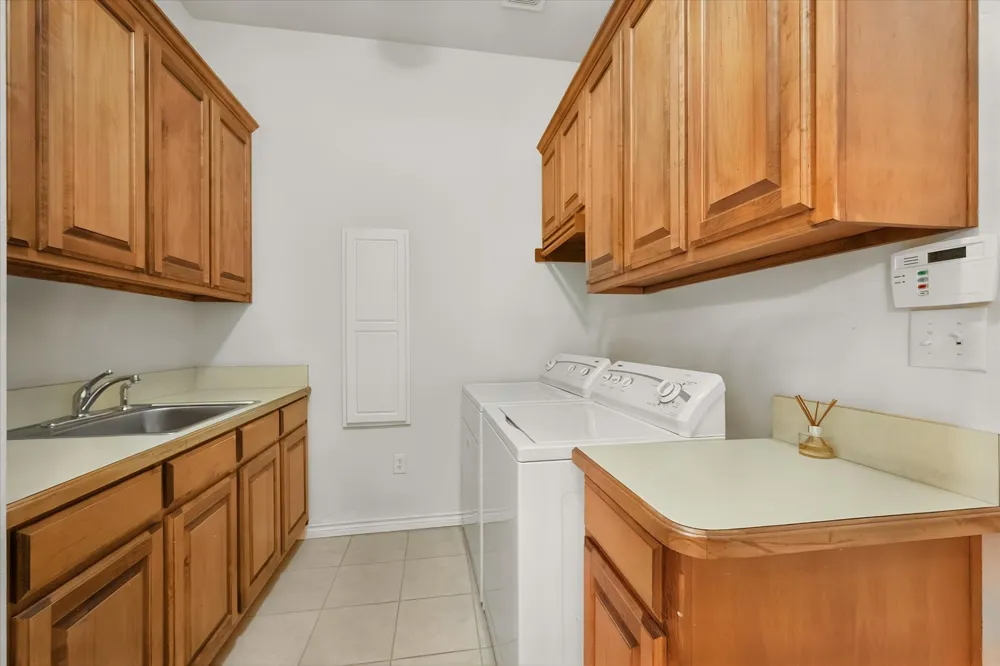 6668 Shady Glen Circle Benbrook, TX 76132