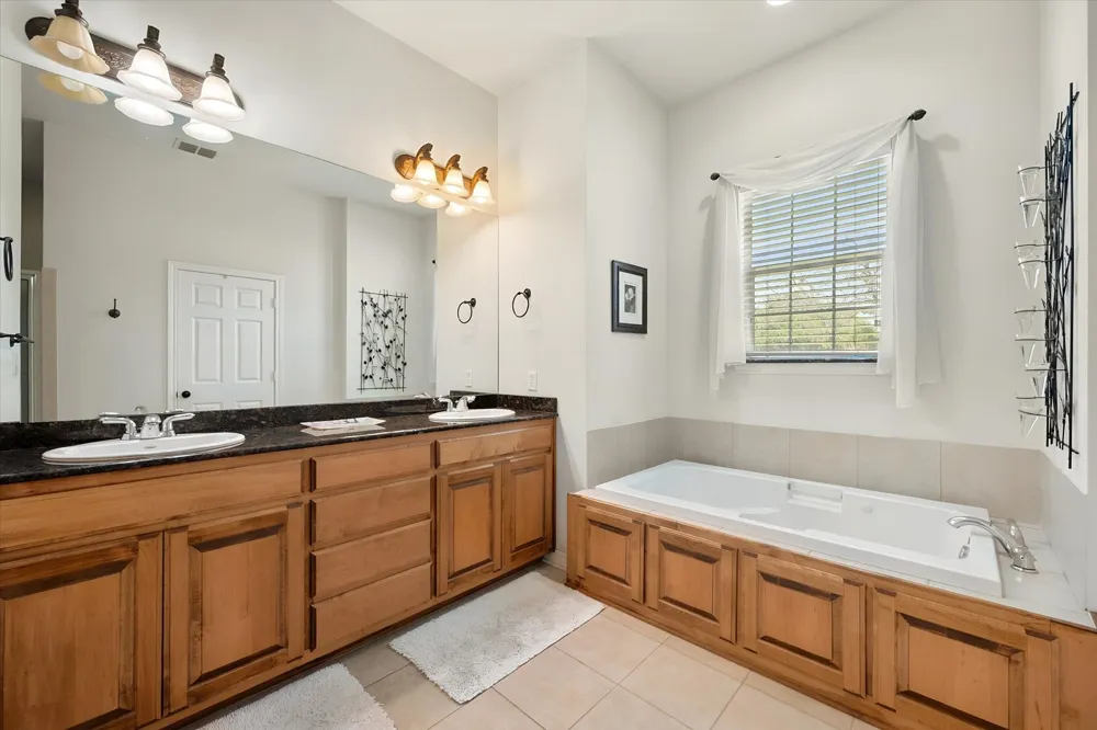 6668 Shady Glen Circle Benbrook, TX 76132