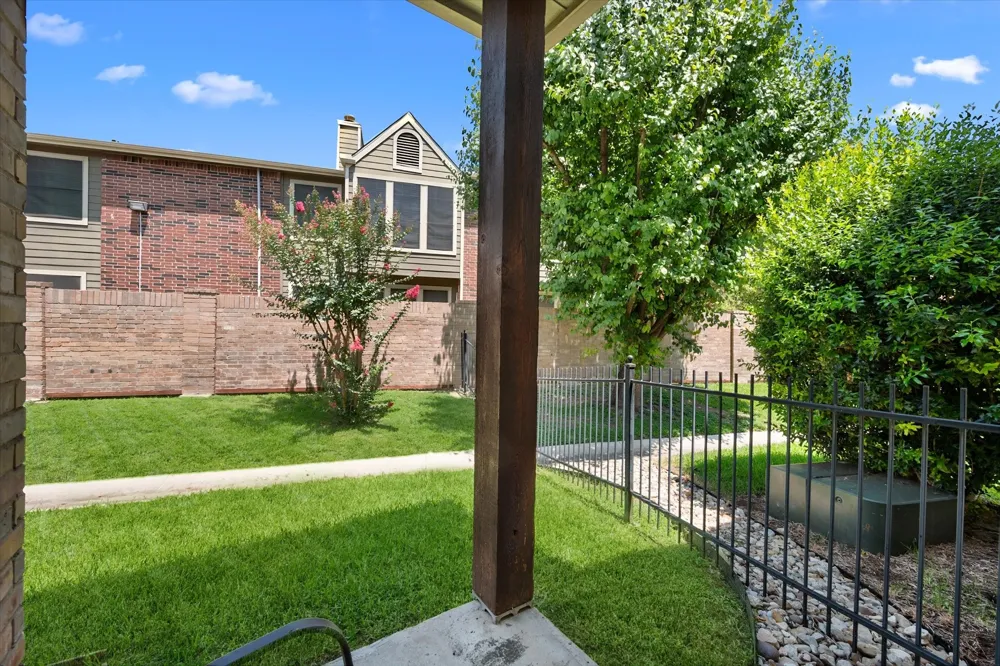 6668 Shady Glen Circle Benbrook, TX 76132