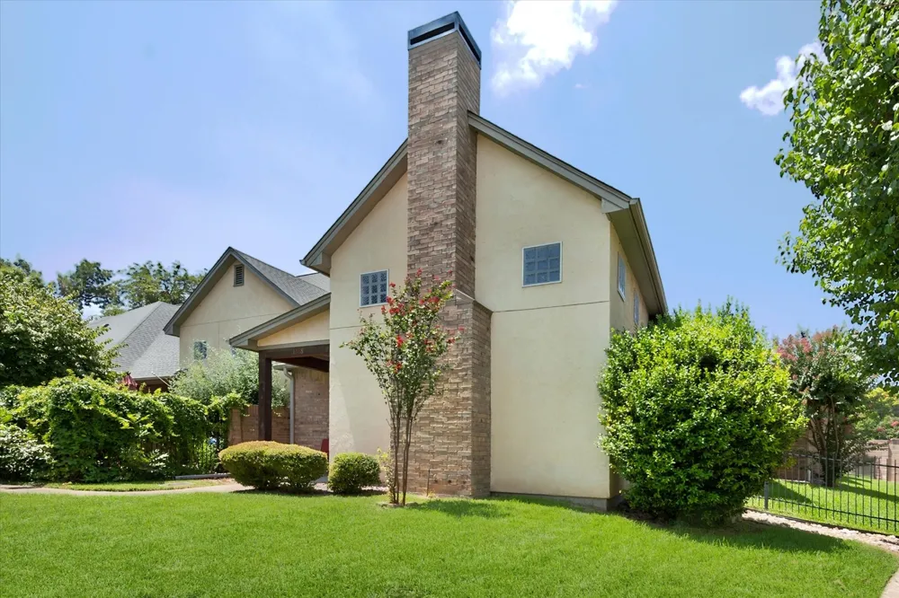6668 Shady Glen Circle Benbrook, TX 76132