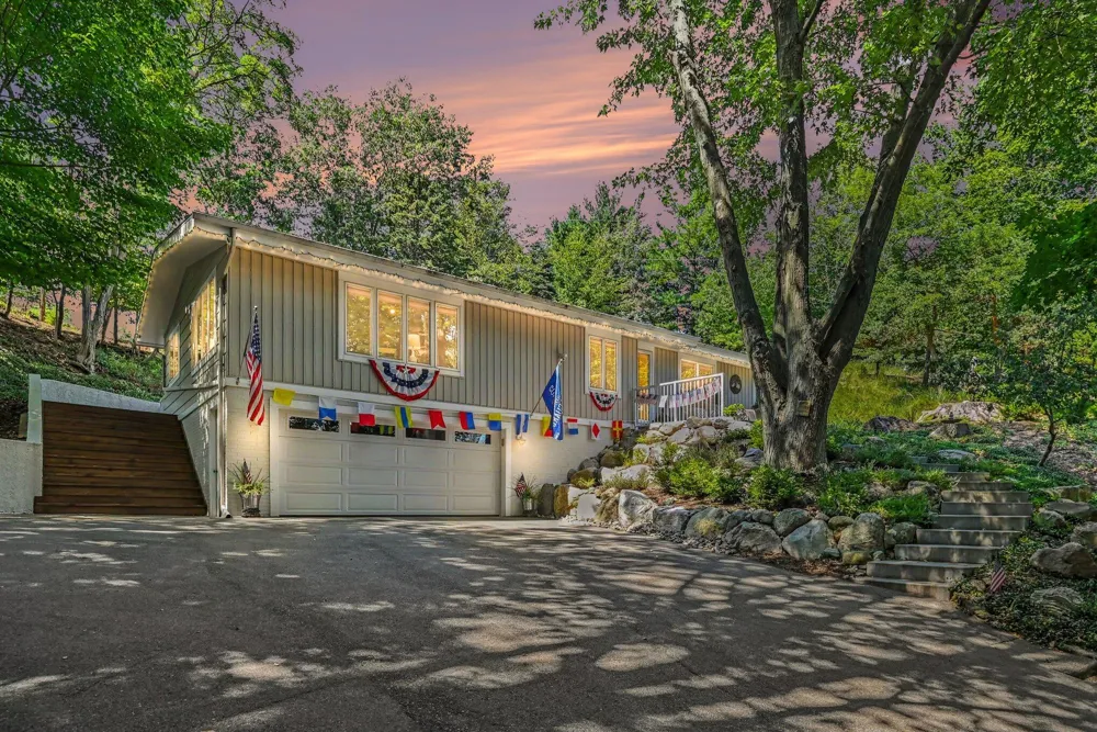 405 Slayton Avenue Grand Haven, MI 49417