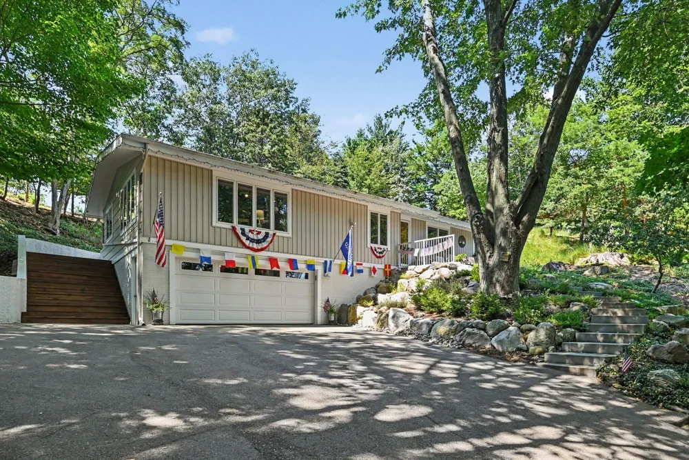 405 Slayton Avenue Grand Haven, MI 49417