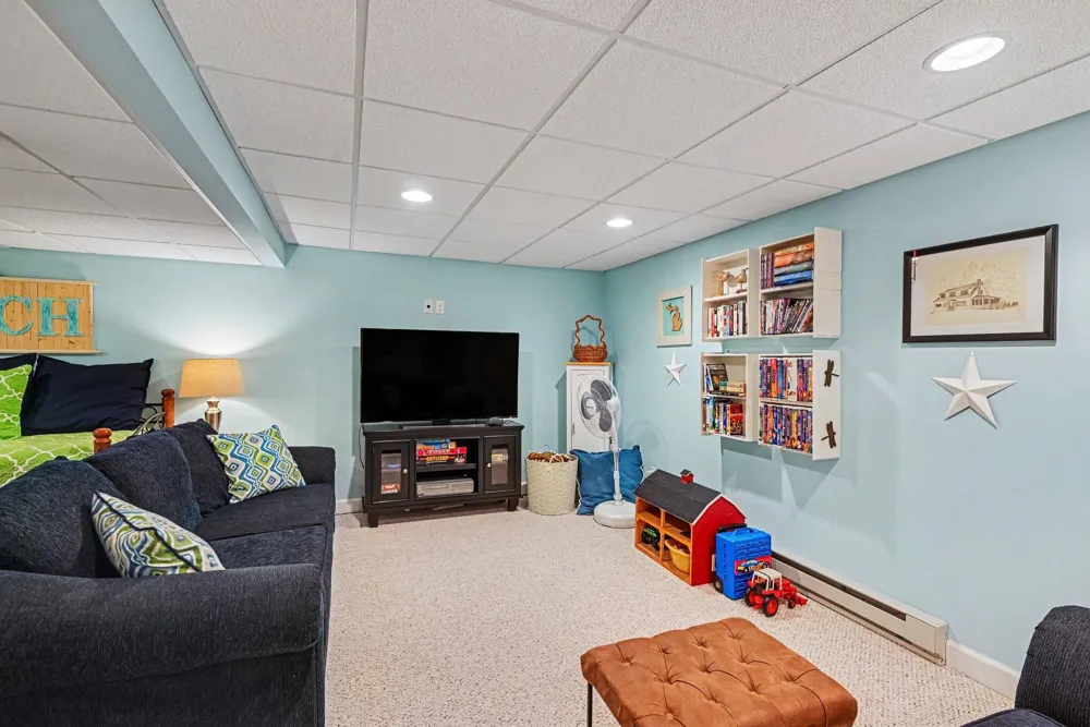405 Slayton Avenue Grand Haven, MI 49417