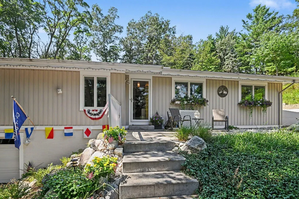 405 Slayton Avenue Grand Haven, MI 49417