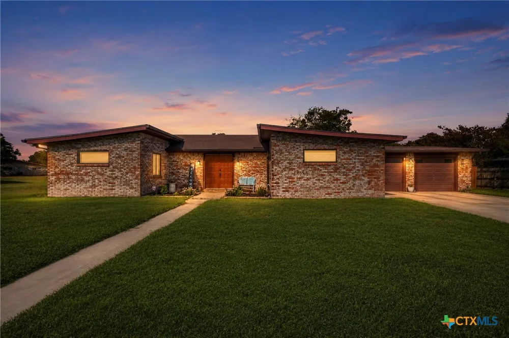 1304 Walker Street Gonzales, TX 78629