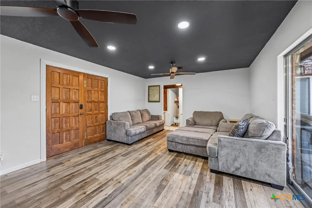 1304 Walker Street Gonzales, TX 78629