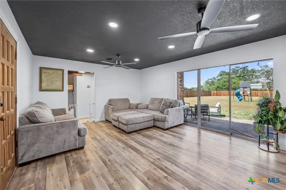 1304 Walker Street Gonzales, TX 78629