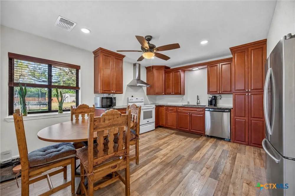 1304 Walker Street Gonzales, TX 78629
