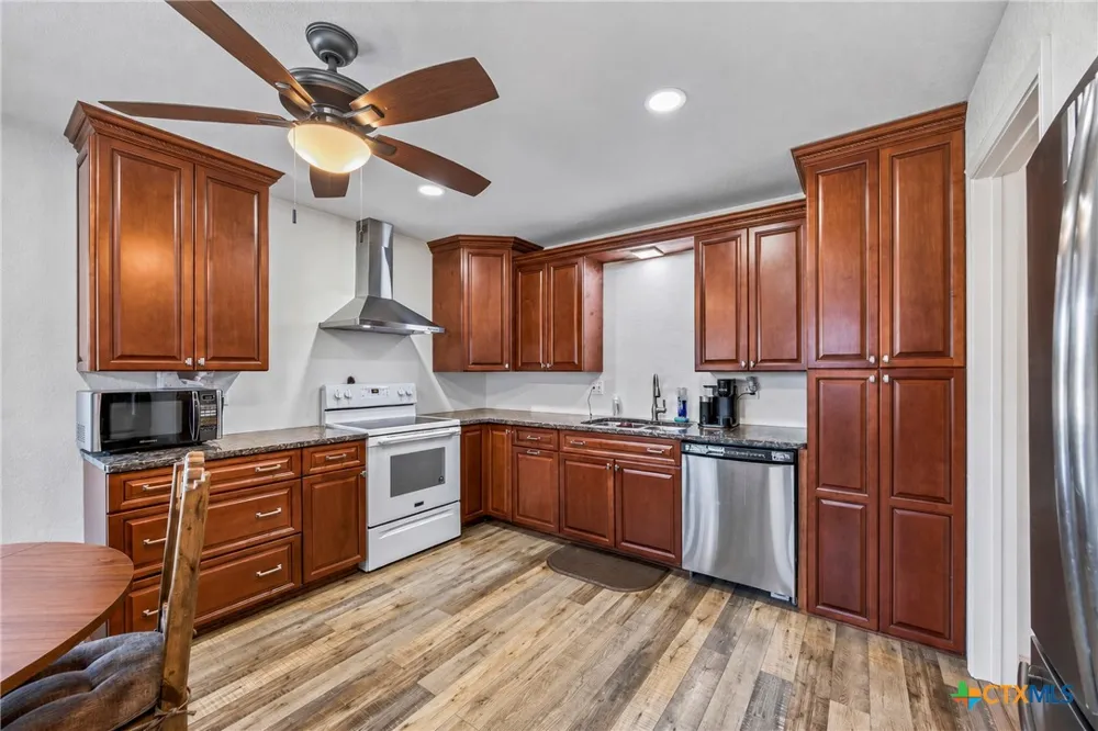 1304 Walker Street Gonzales, TX 78629