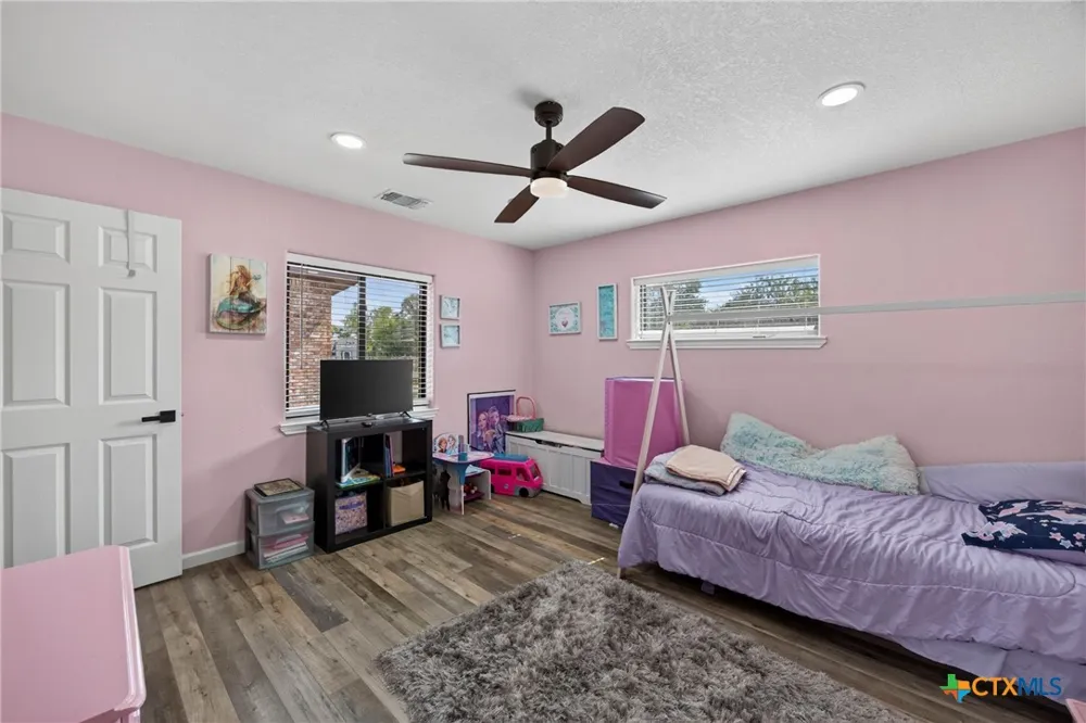 1304 Walker Street Gonzales, TX 78629