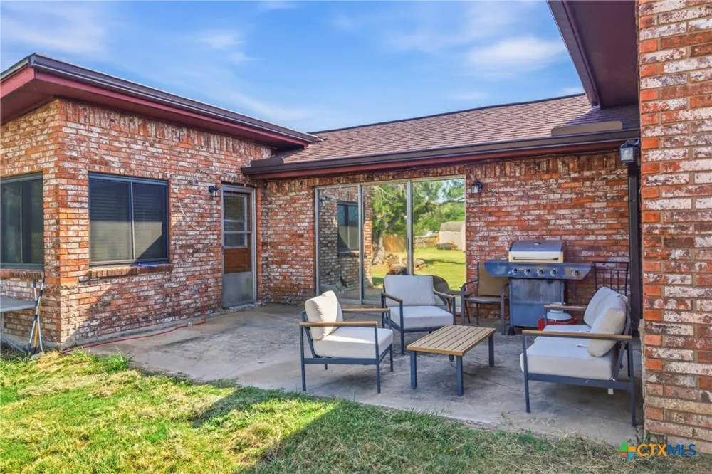 1304 Walker Street Gonzales, TX 78629