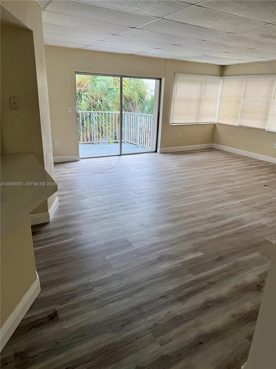 9390 E Bay Harbor Dr #10 Bay Harbor Islands, FL 33154