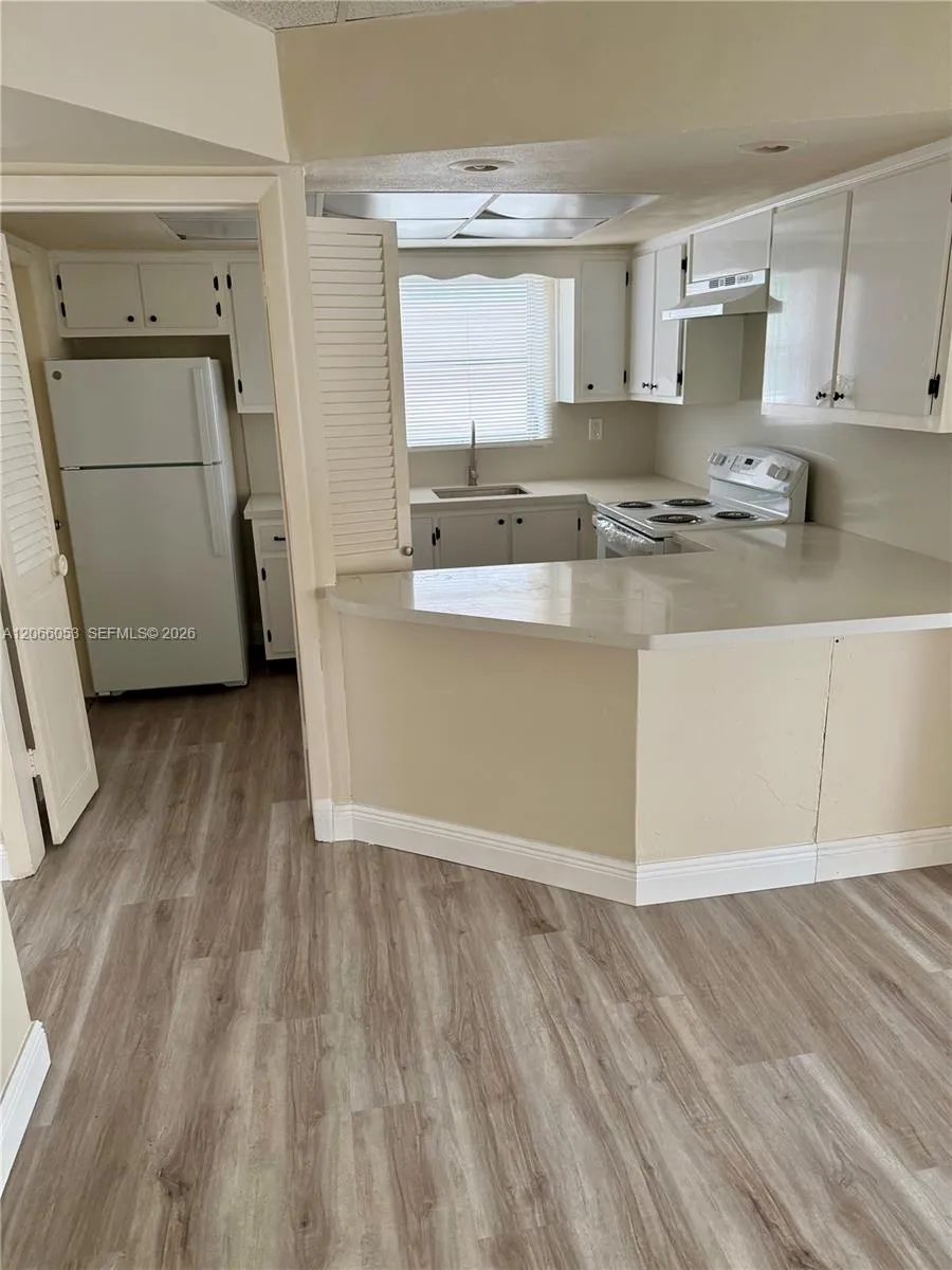 9390 E Bay Harbor Dr #10 Bay Harbor Islands, FL 33154