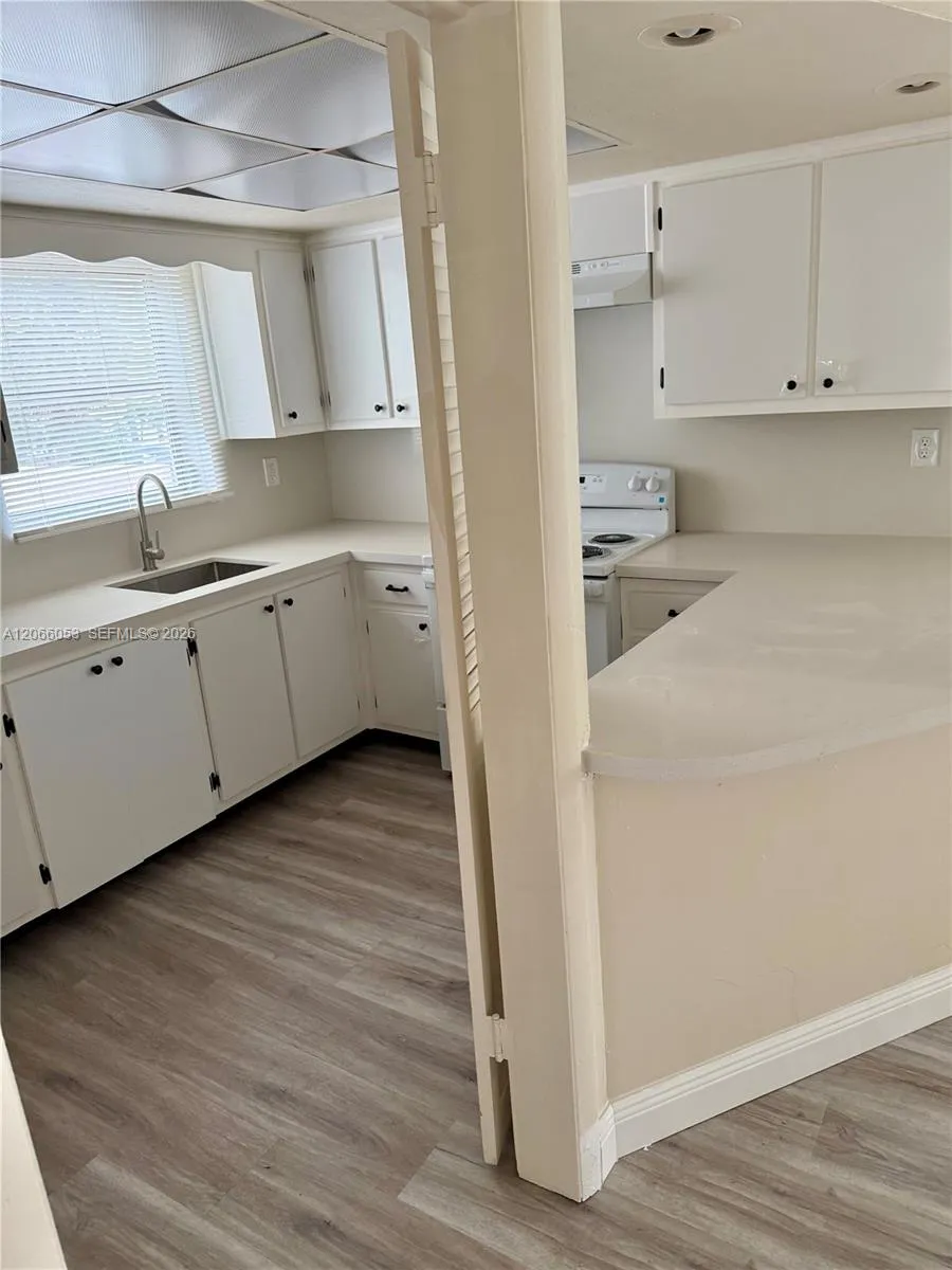 9390 E Bay Harbor Dr #10 Bay Harbor Islands, FL 33154