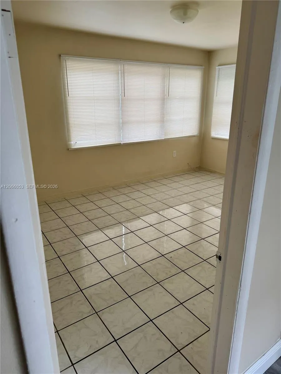 9390 E Bay Harbor Dr #10 Bay Harbor Islands, FL 33154