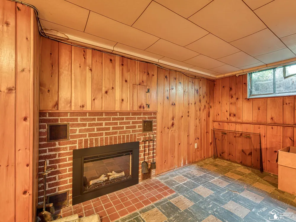 203 S Adrian Street Tecumseh City, MI 49286