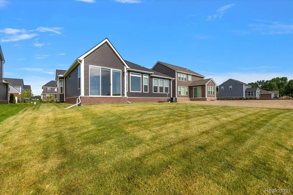 2352 Provencal Drive Commerce Charter Township, MI 48382