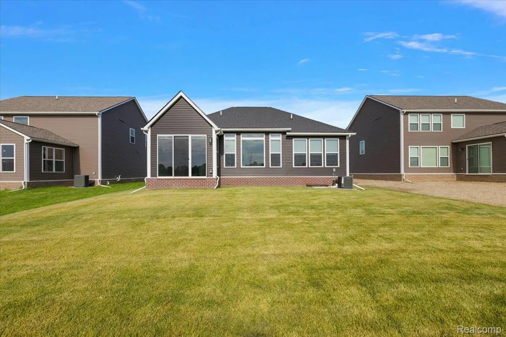 2352 Provencal Drive Commerce Charter Township, MI 48382