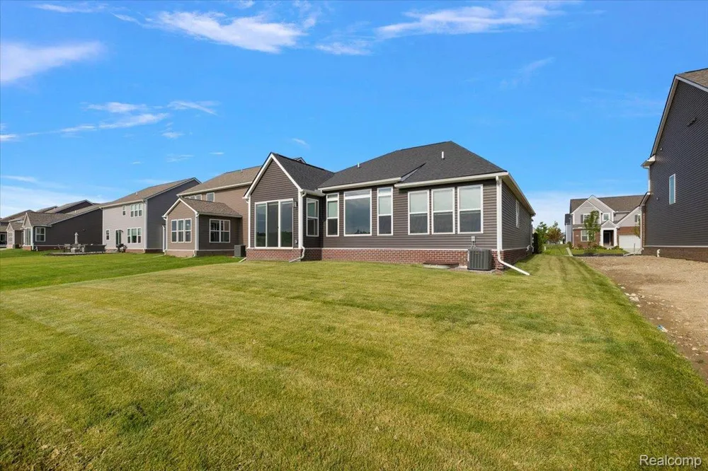 2352 Provencal Drive Commerce Charter Township, MI 48382