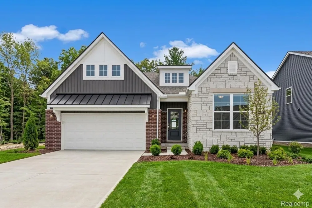 2352 Provencal Drive Commerce Charter Township, MI 48382