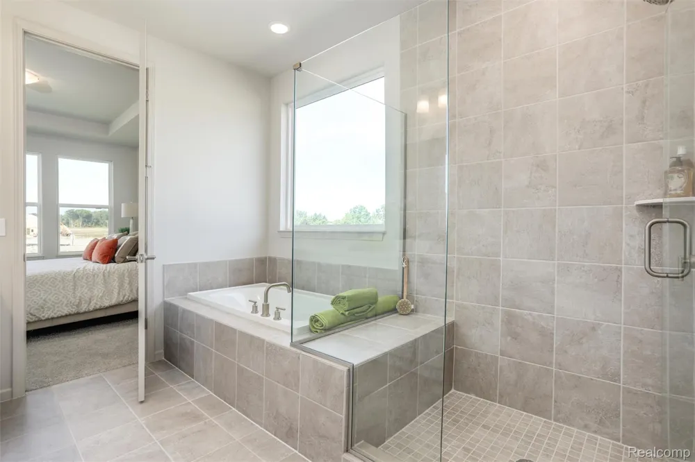 2352 Provencal Drive Commerce Charter Township, MI 48382