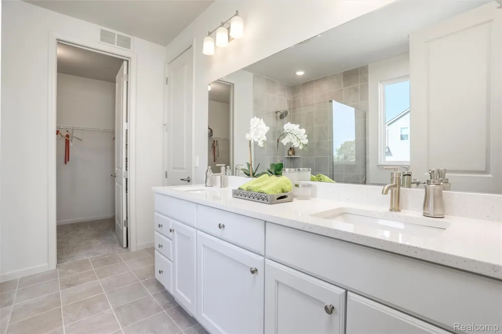 2352 Provencal Drive Commerce Charter Township, MI 48382