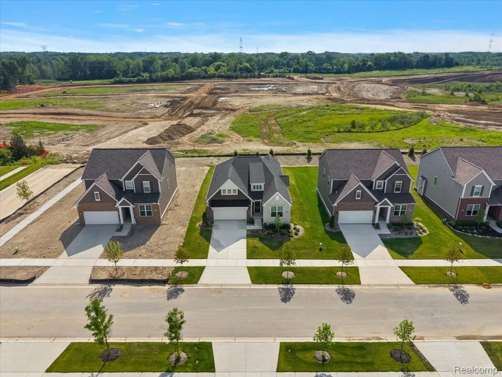 2352 Provencal Drive Commerce Charter Township, MI 48382