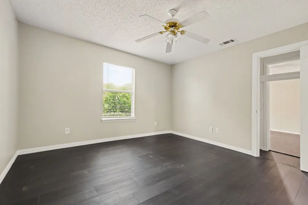 2016 Cardinal Lane Lewisville, TX 75077