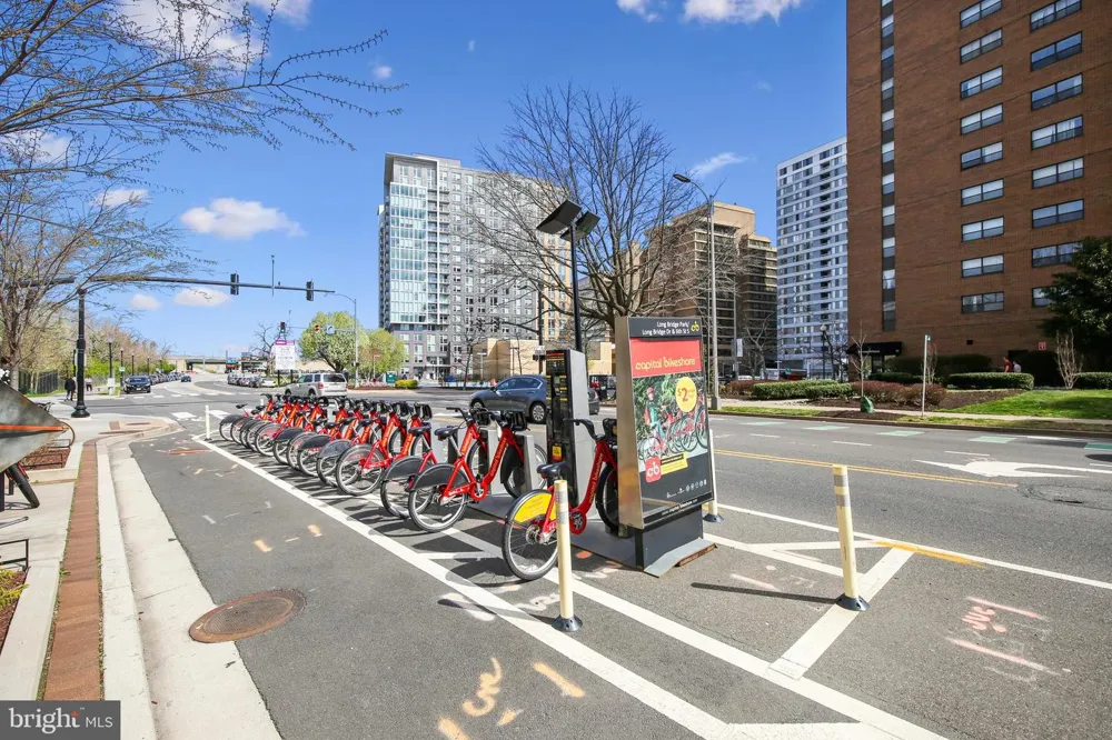 650 15TH STREET S #1 Arlington, VA 22202