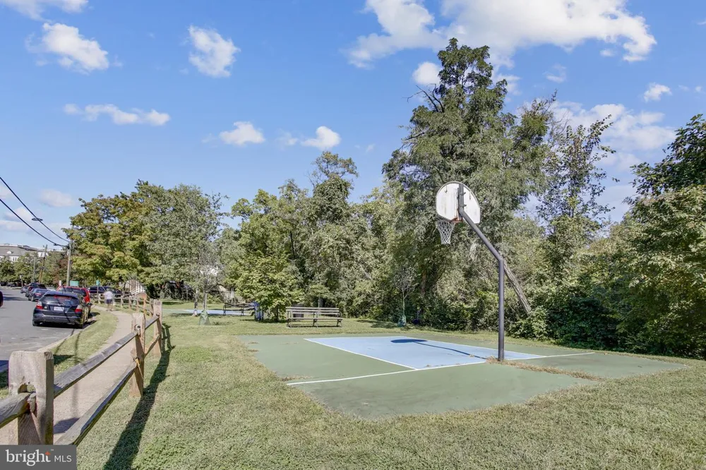 650 15TH STREET S #1 Arlington, VA 22202