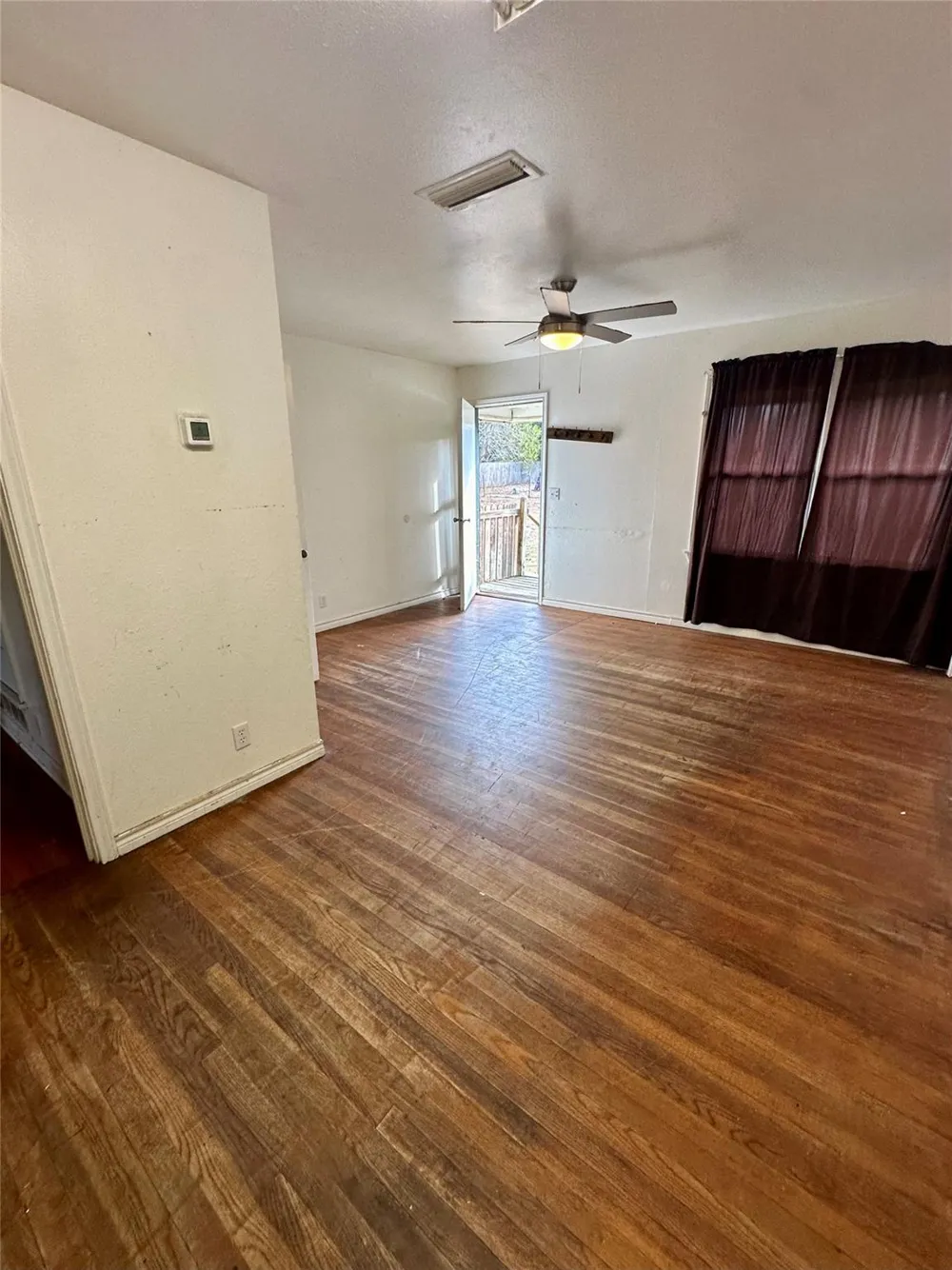 308 Dallas Street Groesbeck, TX 76642