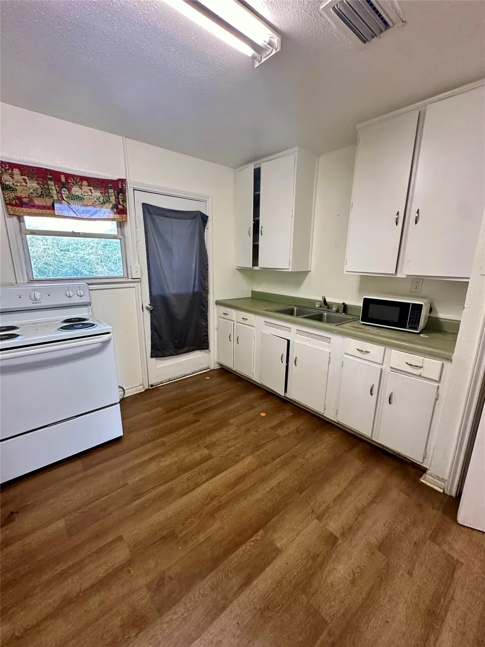 308 Dallas Street Groesbeck, TX 76642