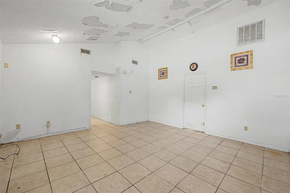 8605 12TH STREET Tampa, FL 33604