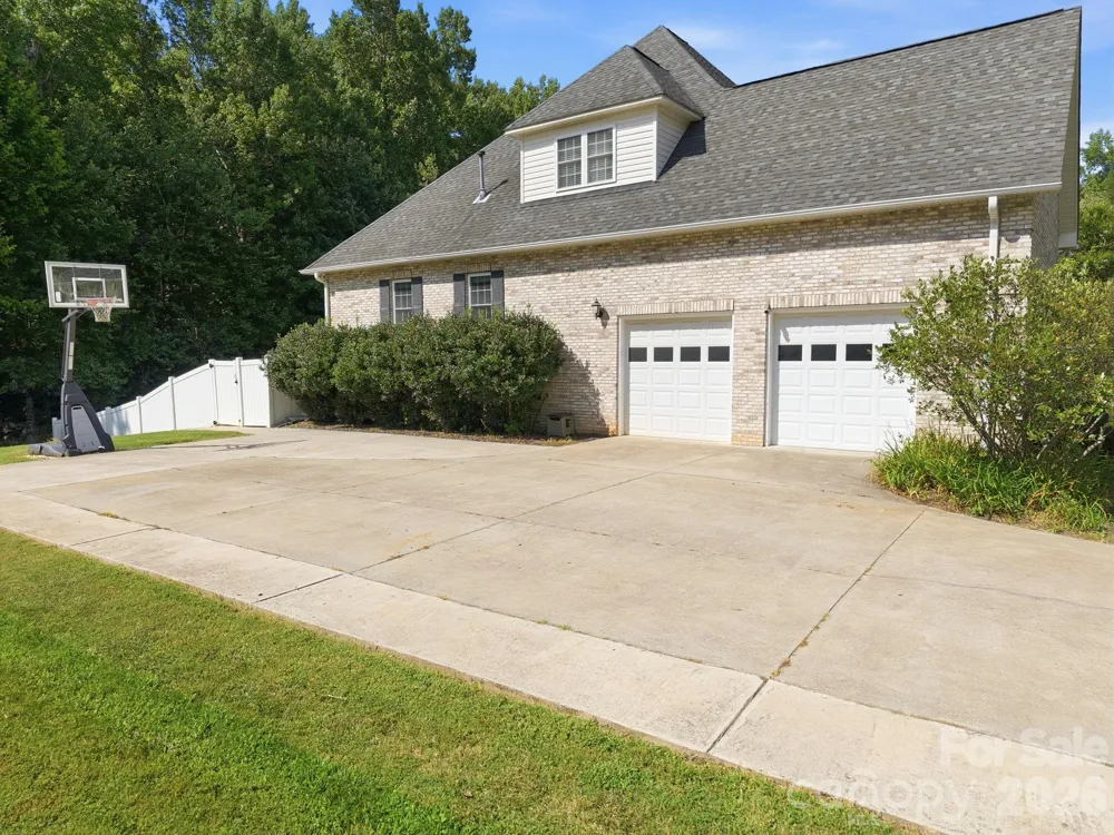421 De Lara Circle Salisbury, NC 28146