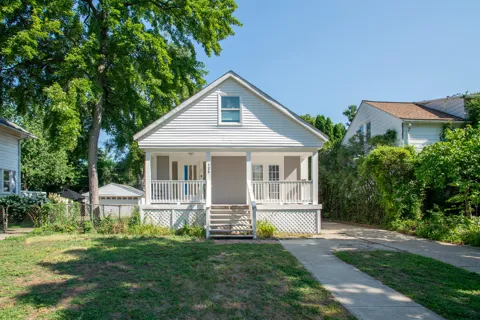 125 E Lawrence Avenue