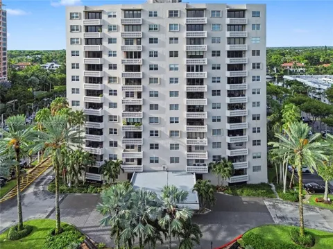 90 Edgewater Dr #818