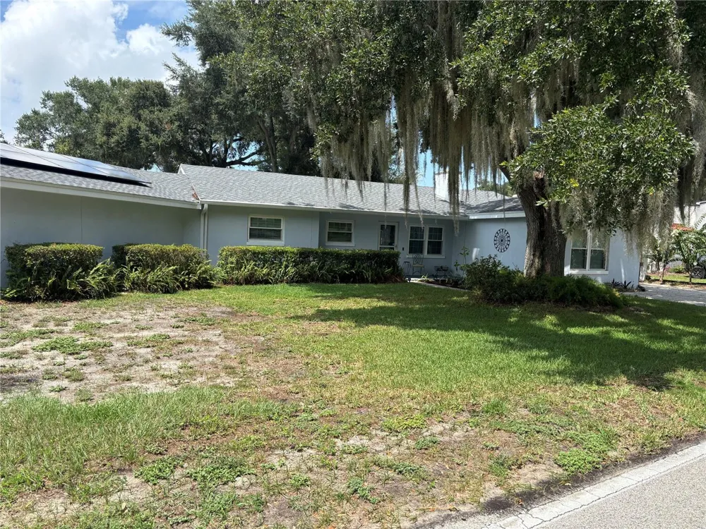 1901 LAKE ELOISE DRIVE Winter Haven, FL 33884