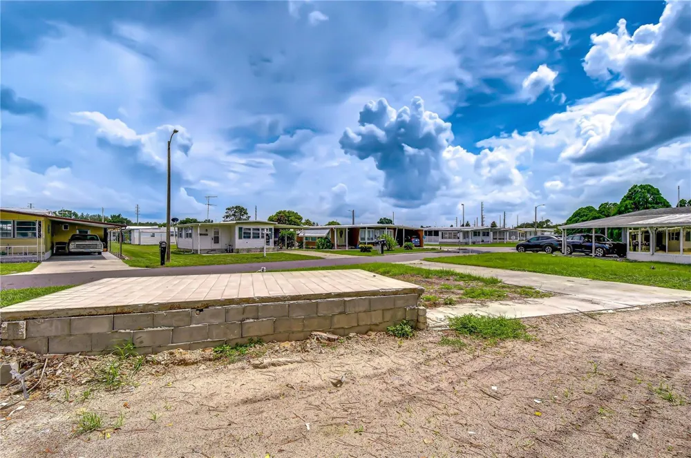 35127 ZEPHYR SHORES DRIVE Zephyrhills, FL 33541