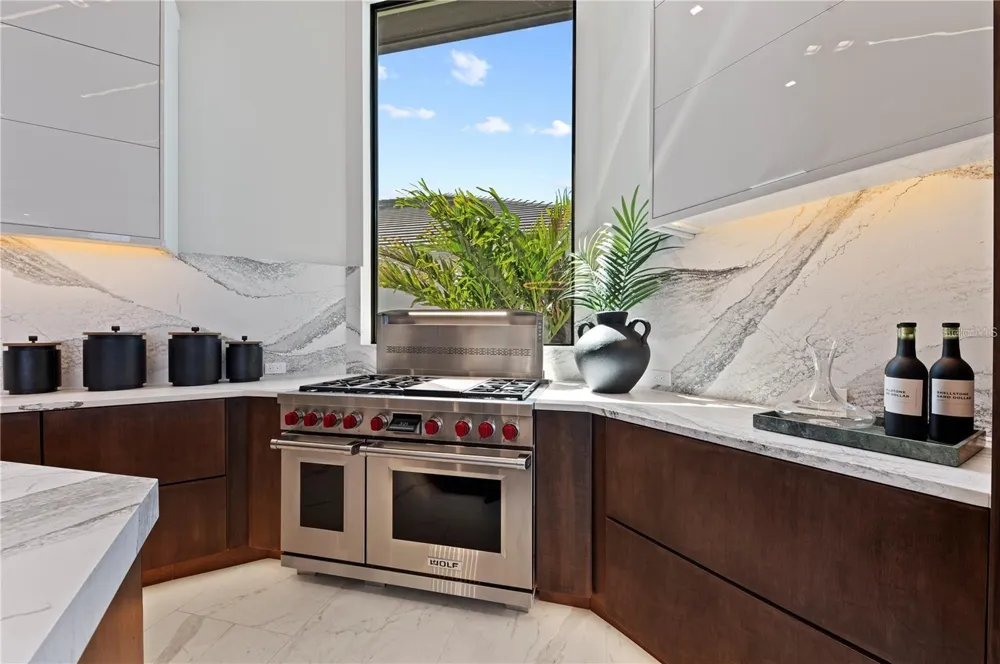 800 BLUE SHELL LOOP Sarasota, FL 34240