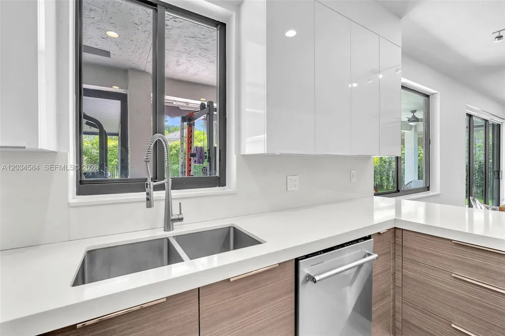 731 Tulip Cir Weston, FL 33327