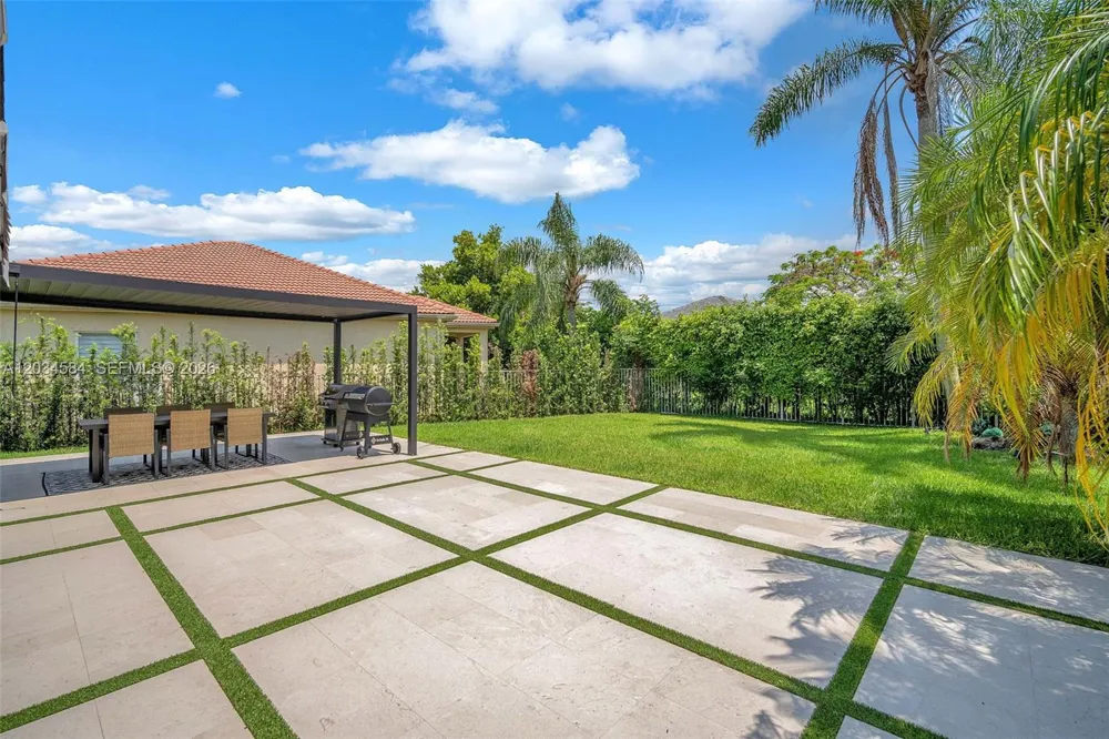 731 Tulip Cir Weston, FL 33327