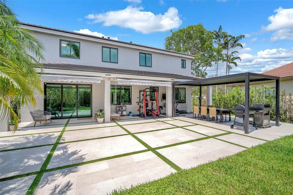 731 Tulip Cir Weston, FL 33327