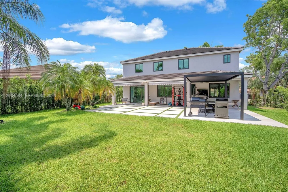 731 Tulip Cir Weston, FL 33327