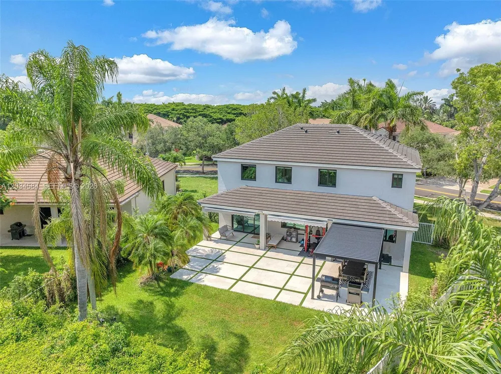731 Tulip Cir Weston, FL 33327