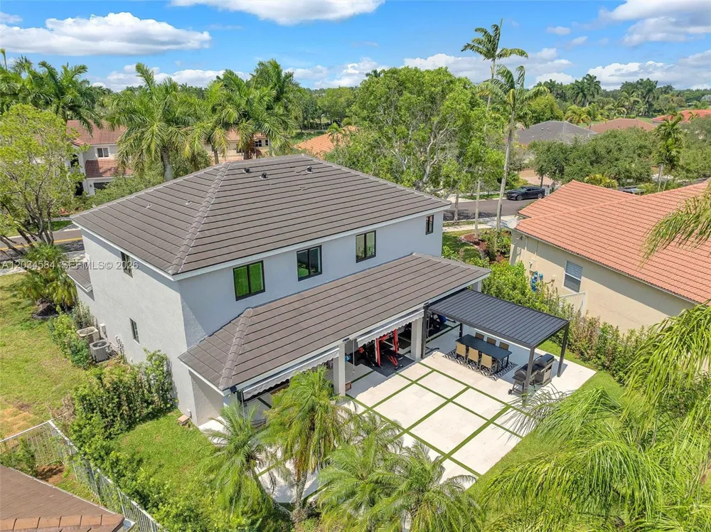 731 Tulip Cir Weston, FL 33327