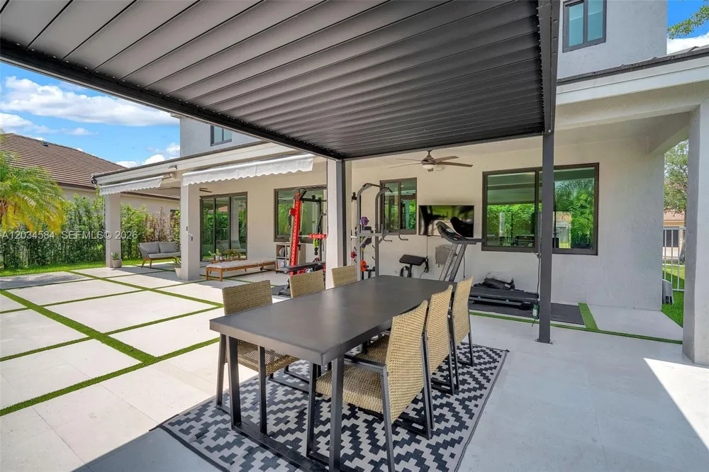 731 Tulip Cir Weston, FL 33327