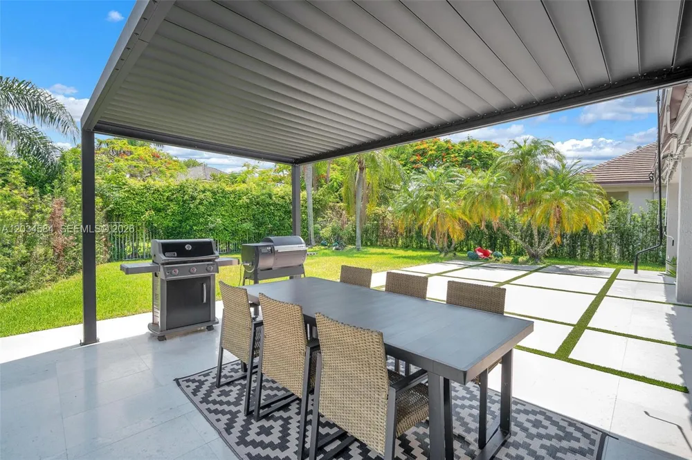 731 Tulip Cir Weston, FL 33327