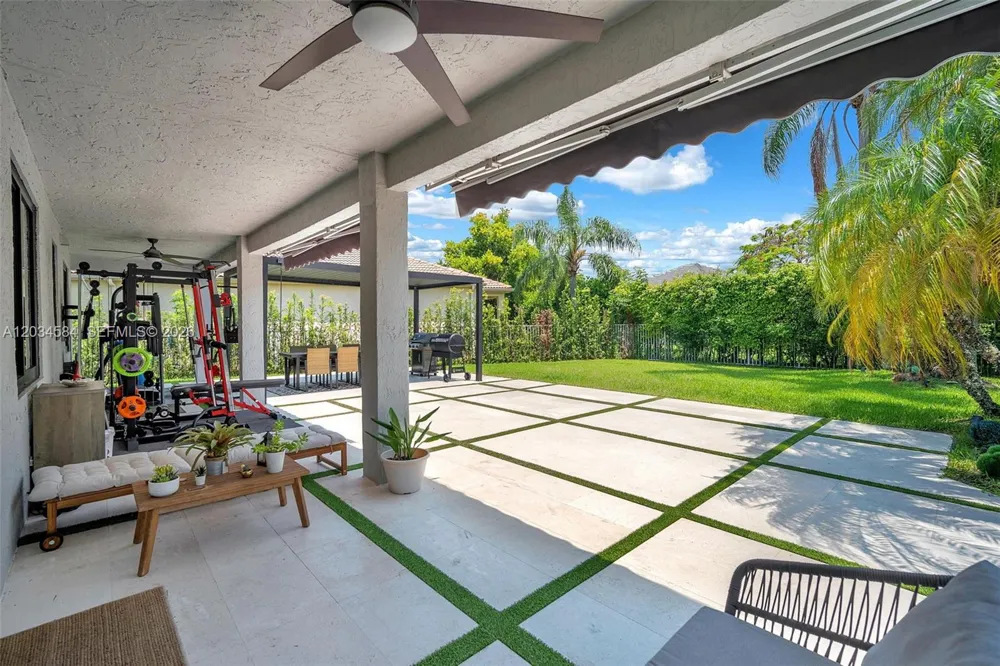 731 Tulip Cir Weston, FL 33327