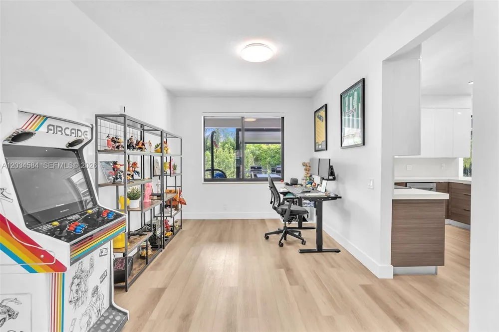 731 Tulip Cir Weston, FL 33327