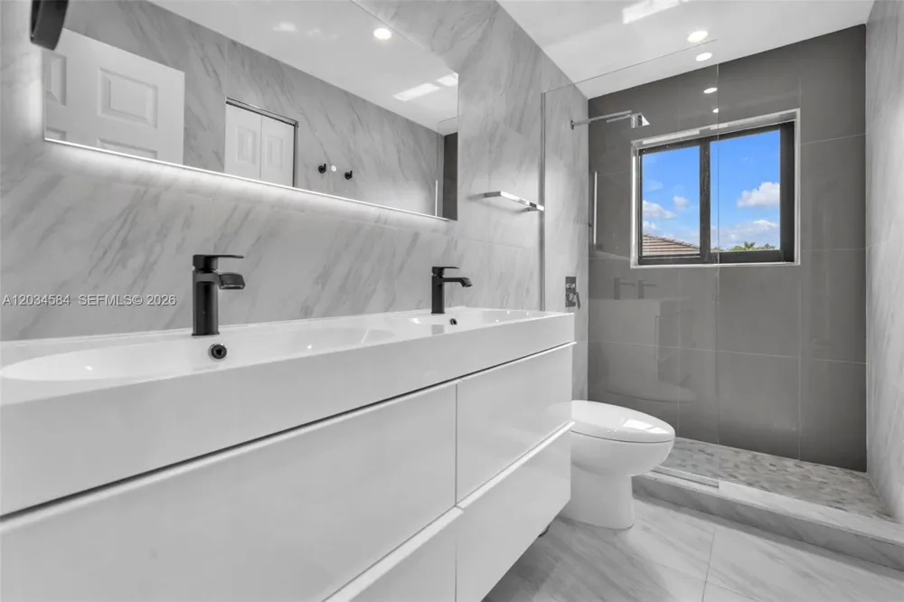 731 Tulip Cir Weston, FL 33327